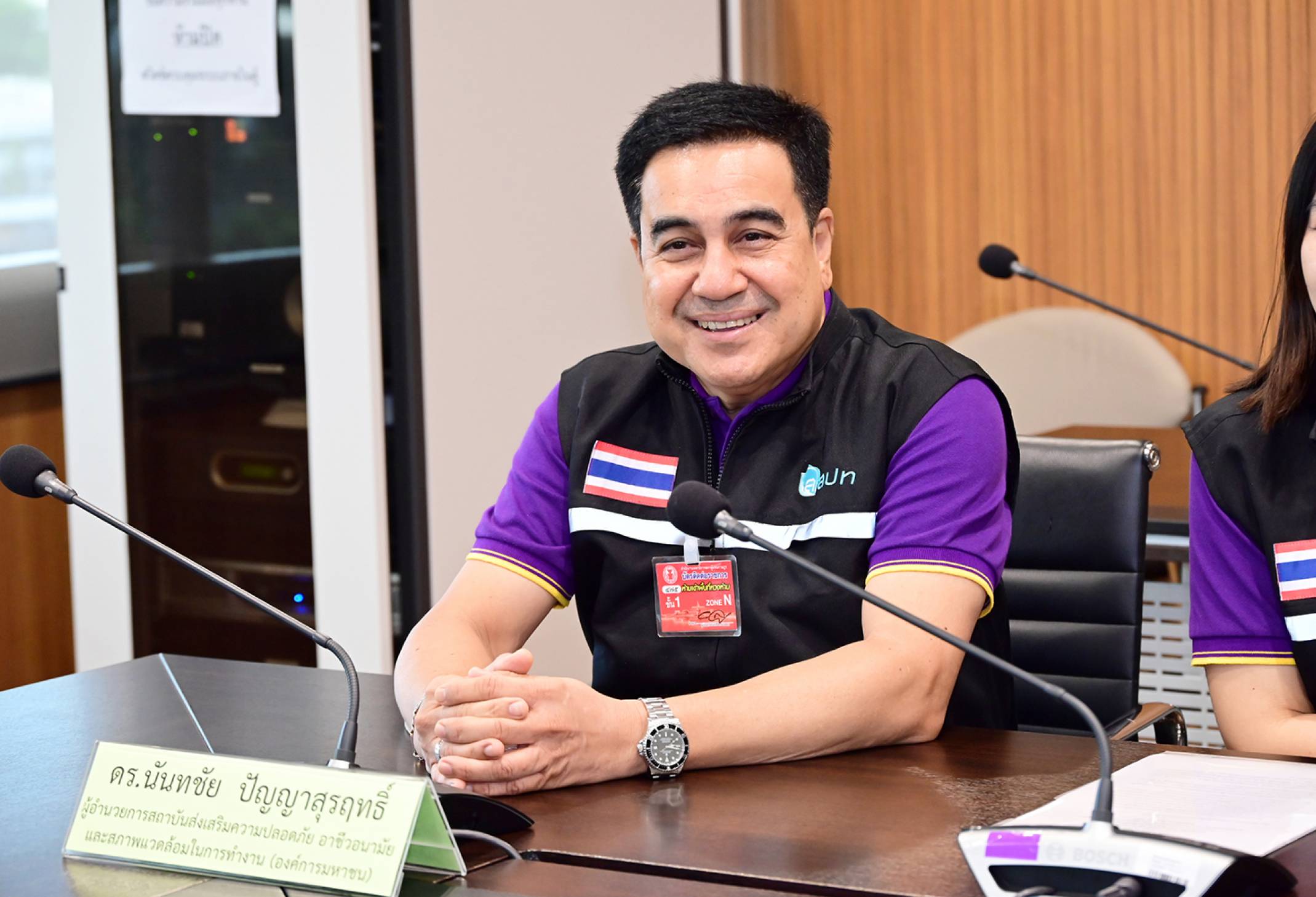ผู้อำนวยการ สสปท. นำทีมเข้าตรวจวัดแสงสำนักกรรมาธิการ 3 อาคารรัฐสภา
