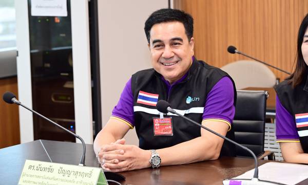 ผู้อำนวยการ สสปท. นำทีมเข้าตรวจวัดแสง สำนักกรรมาธิการ 3 อาคารรัฐสภา