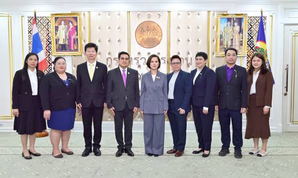 ผู้บริหาร สสปท. ร่วมต้อนรับนางสาวตรีนุช เทียนทอง เนื่องในโอกาสเข้ารับตำแหน่งรัฐมนตรีว่าการกระทรวงแรงงาน