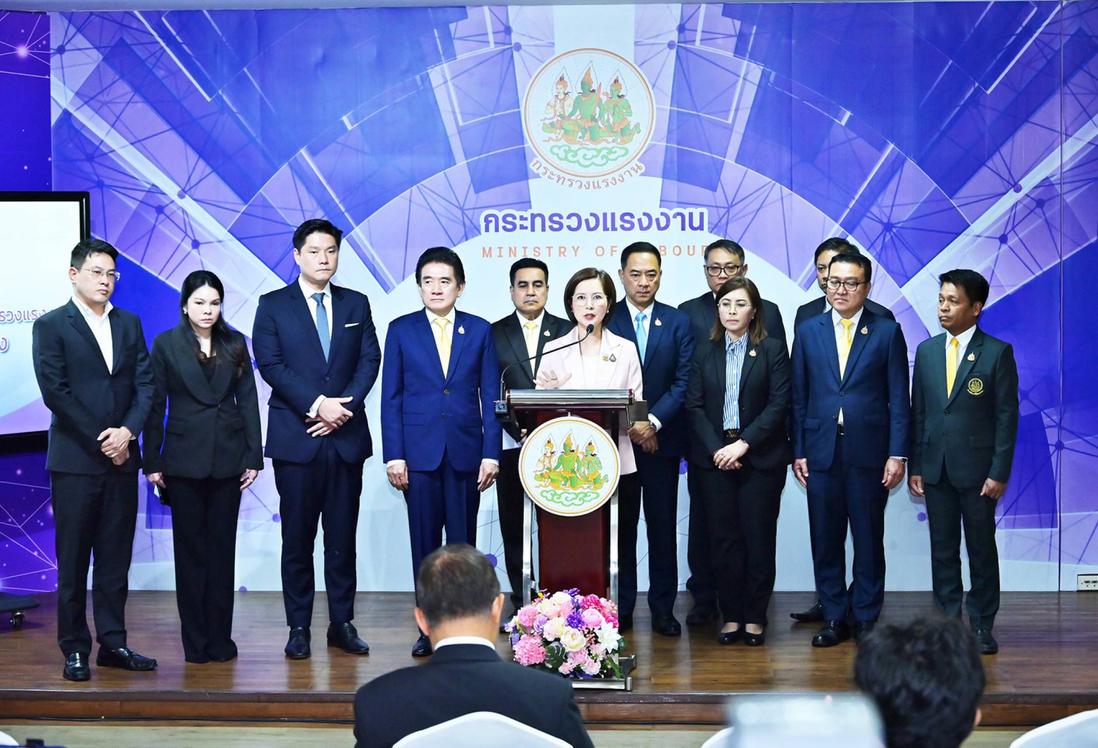 ผู้บริหาร สสปท. ประชุมเพื่อรับมอบนโยบายของรัฐมนตรีว่าการกระทรวงแรงงาน