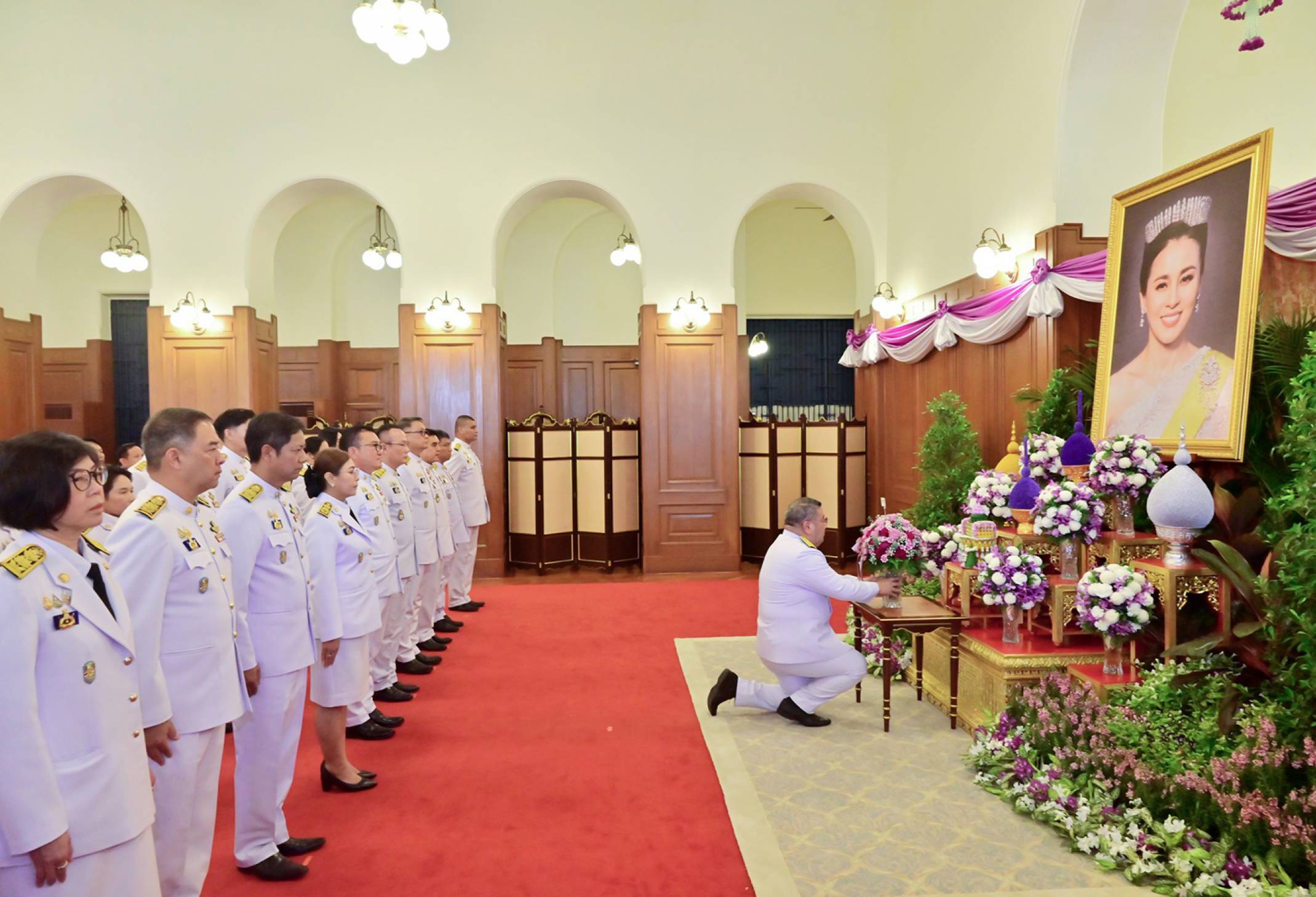 ร่วมลงนามถวายพระพรฯ เนื่องในโอกาสพระราชพิธีมหามงคล เฉลิมพระชนมพรรษา 4 รอบ สมเด็จพระนางเจ้า ฯ พระบรมราชินี