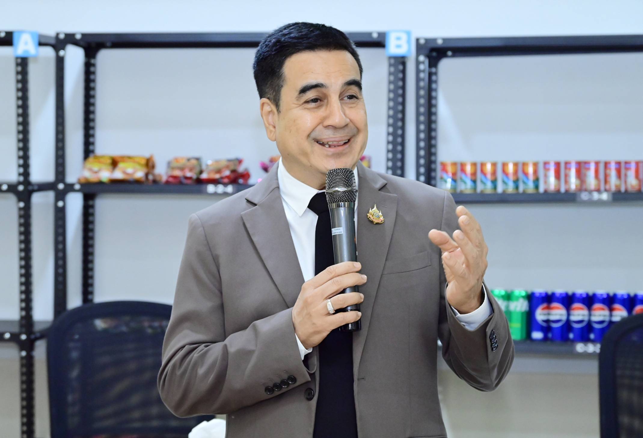 ผู้อำนวยการ สสปท. เป็นวิทยากรบรรยายความรู้ด้านความปลอดภัยฯ สำหรับแรงงานไทยที่จะไปปฏิบัติงานในร้านสะดวกซื้อ ประเทศอิสราเอล